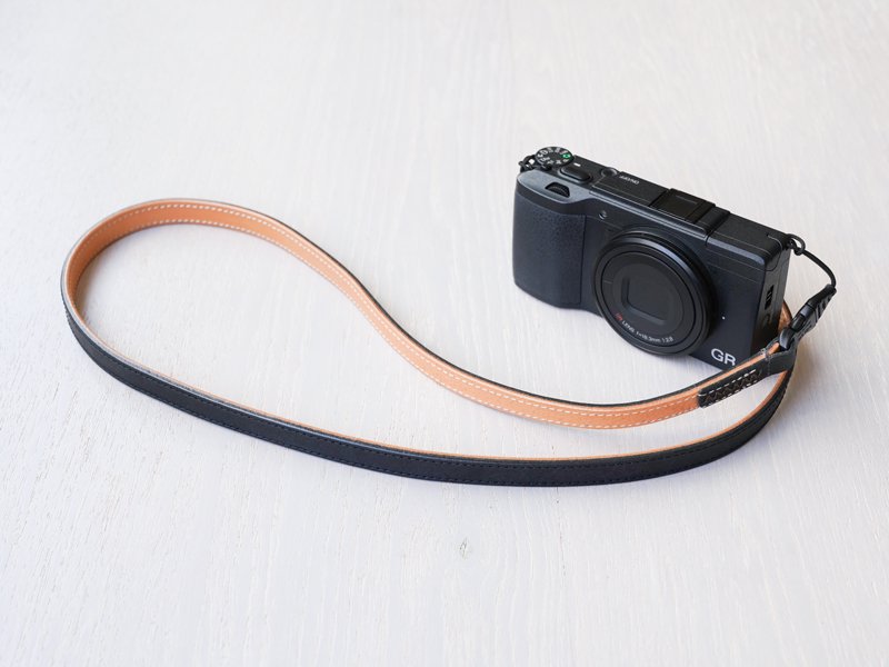 Photo1: Leather Camera Strap [CLASSICO SERPENTE] (1)